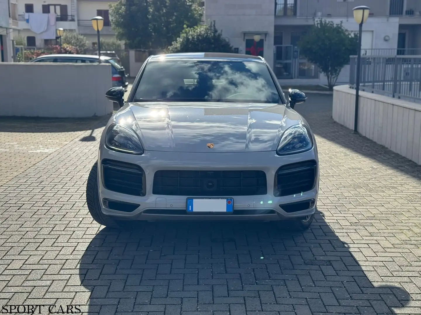 Porsche Cayenne 3.0 V6 E-Hybrid 462 CV Grijs - 2