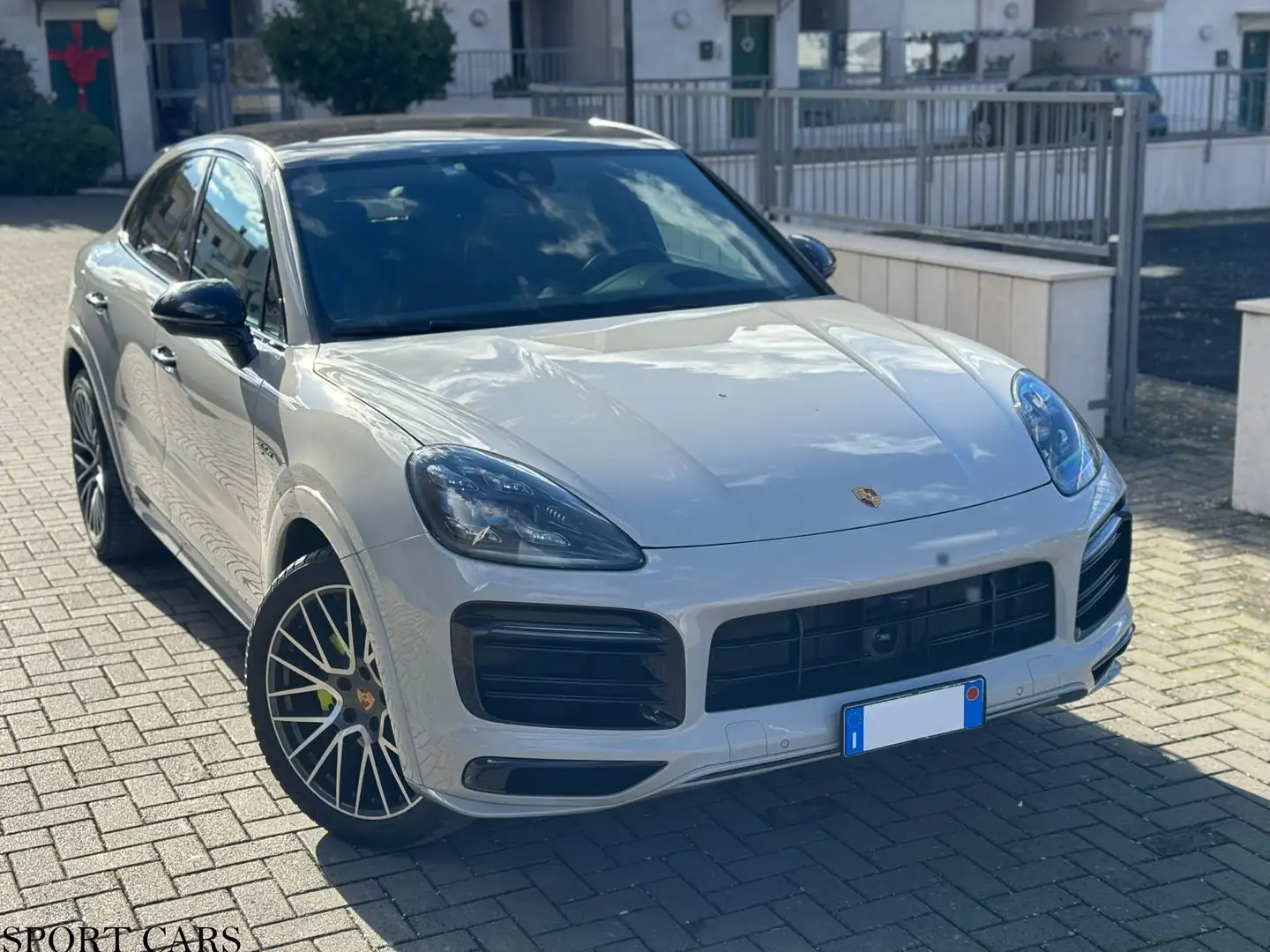 Porsche Cayenne 3.0 V6 E-Hybrid 462 CV Grijs - 1