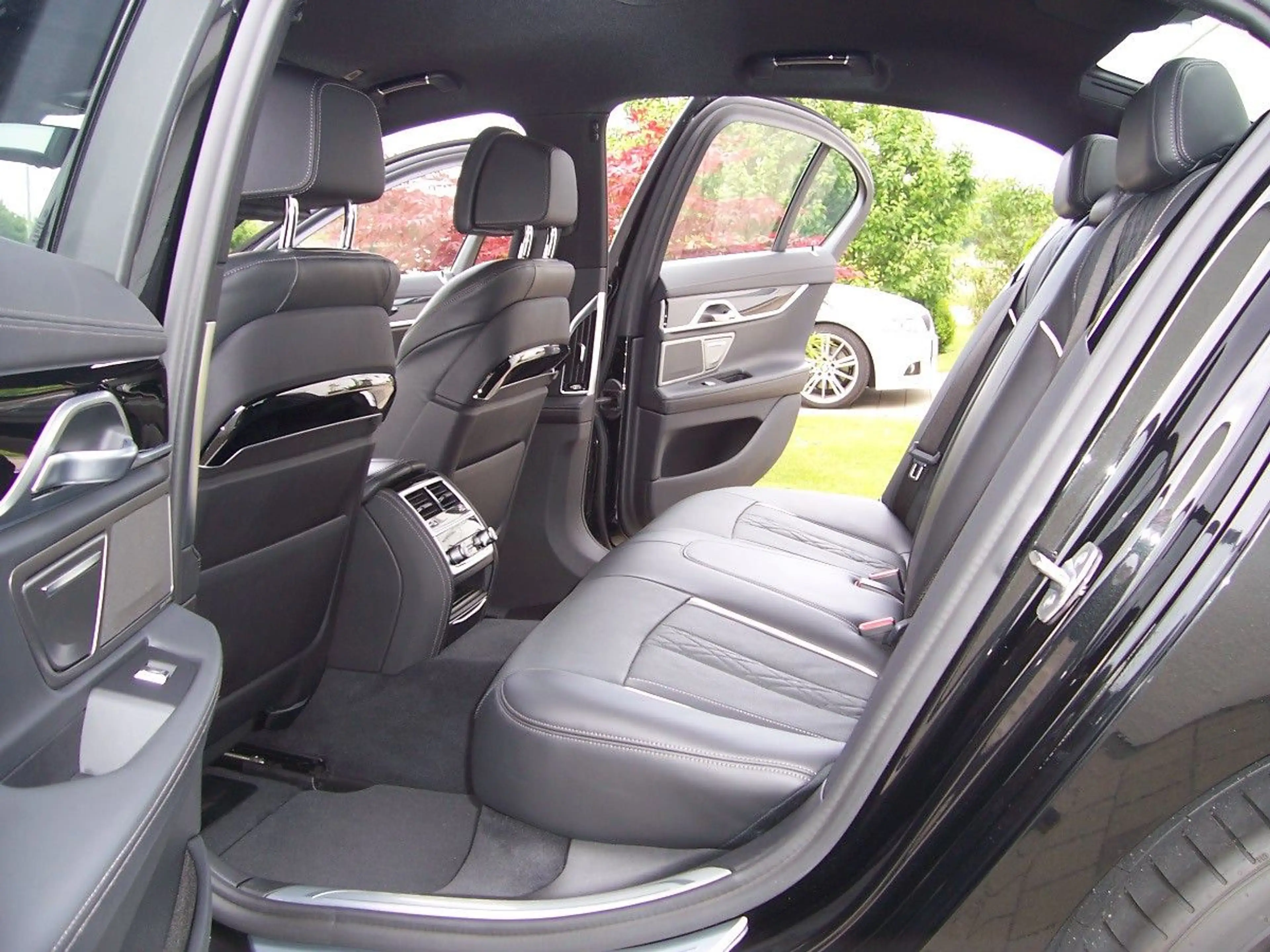 BMW 750 d xDrive M Sportpaket Soft/F-Parken/H&K/Laser — photo 8