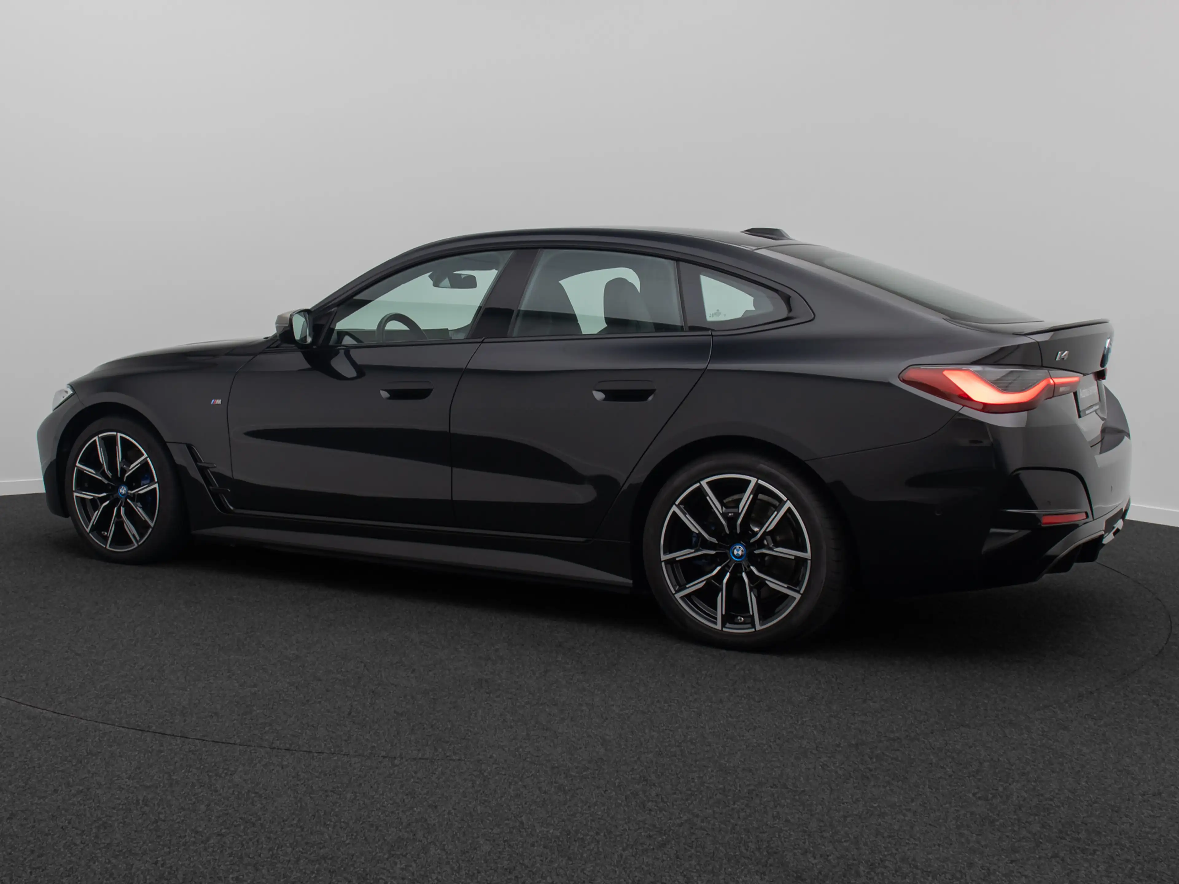 BMW i4 HUD HiFi Kamera DAB M Sportbremse 19Zoll — photo 10