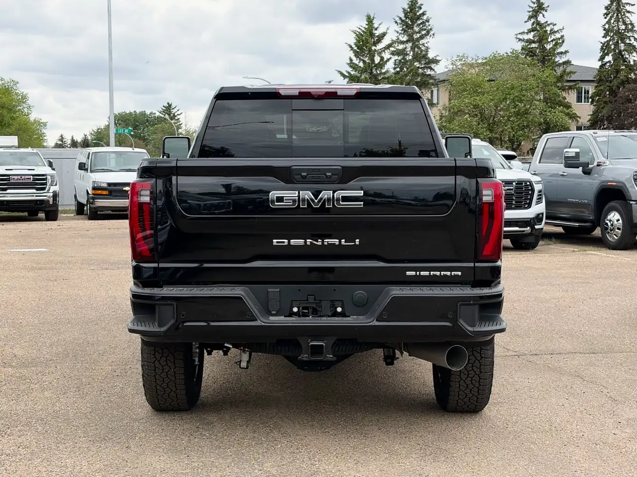 GMC Sierra 3500HD снимка GMC Sierra 3500HD