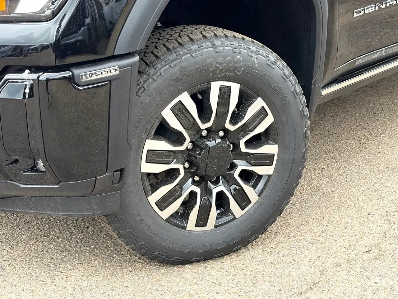 GMC Sierra 3500HD снимка GMC Sierra 3500HD