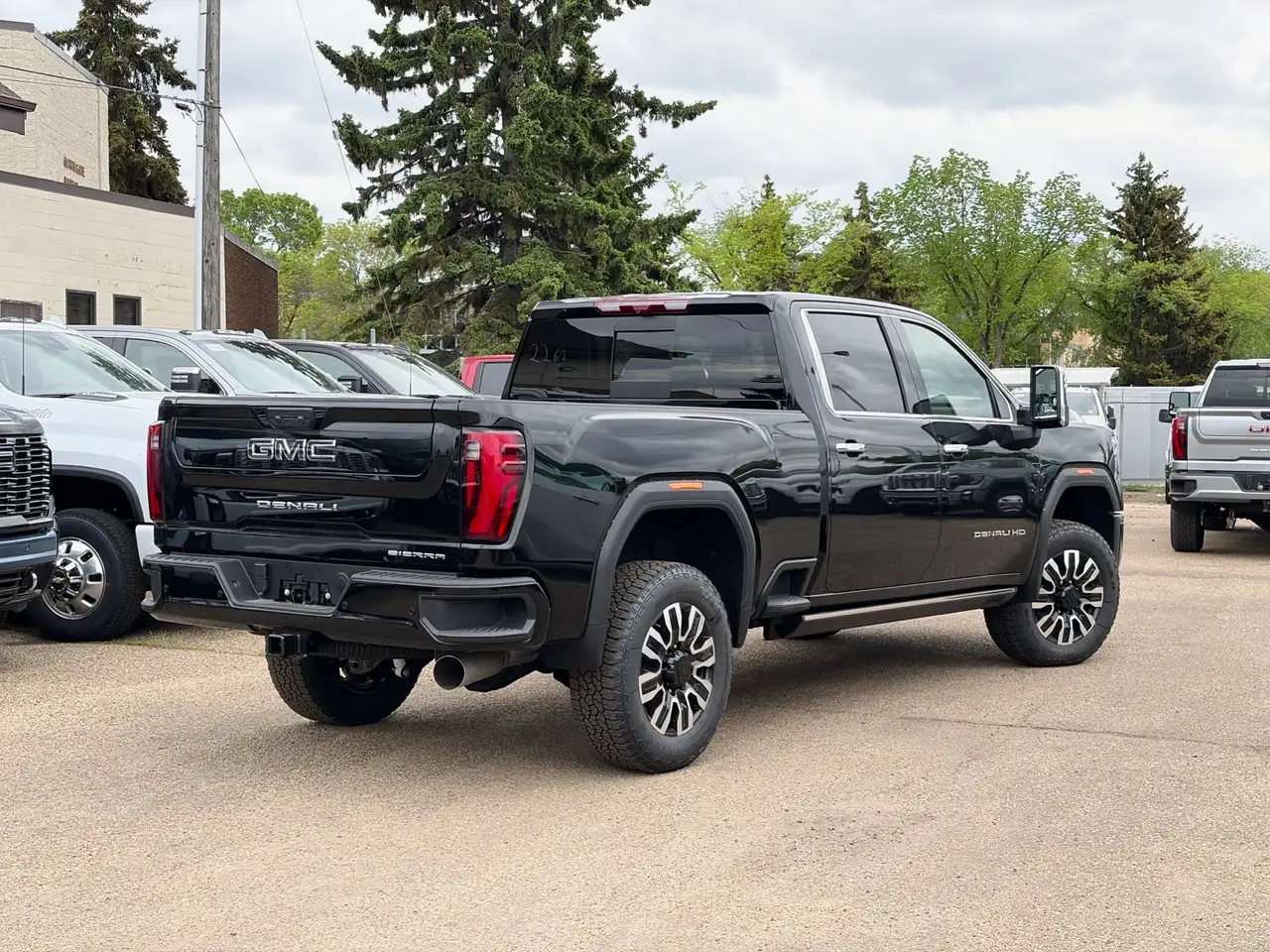 GMC Sierra 3500HD снимка GMC Sierra 3500HD