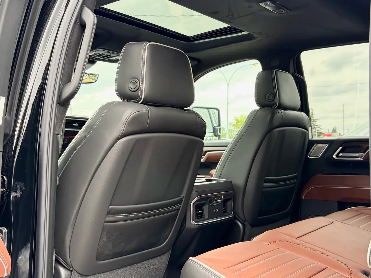 GMC Sierra 3500HD снимка GMC Sierra 3500HD