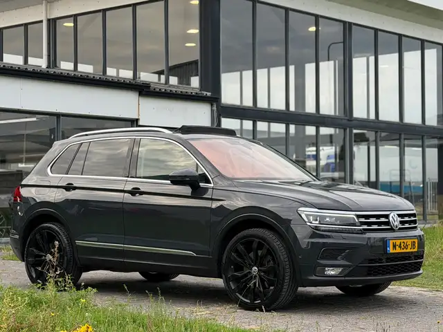 Volkswagen Tiguan view 2