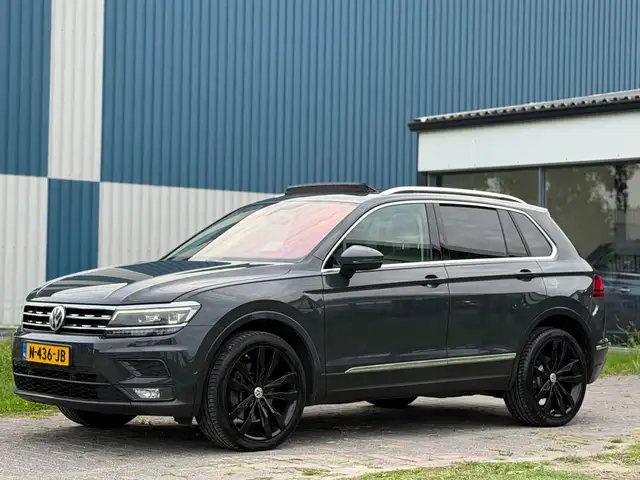 Volkswagen Tiguan view 3
