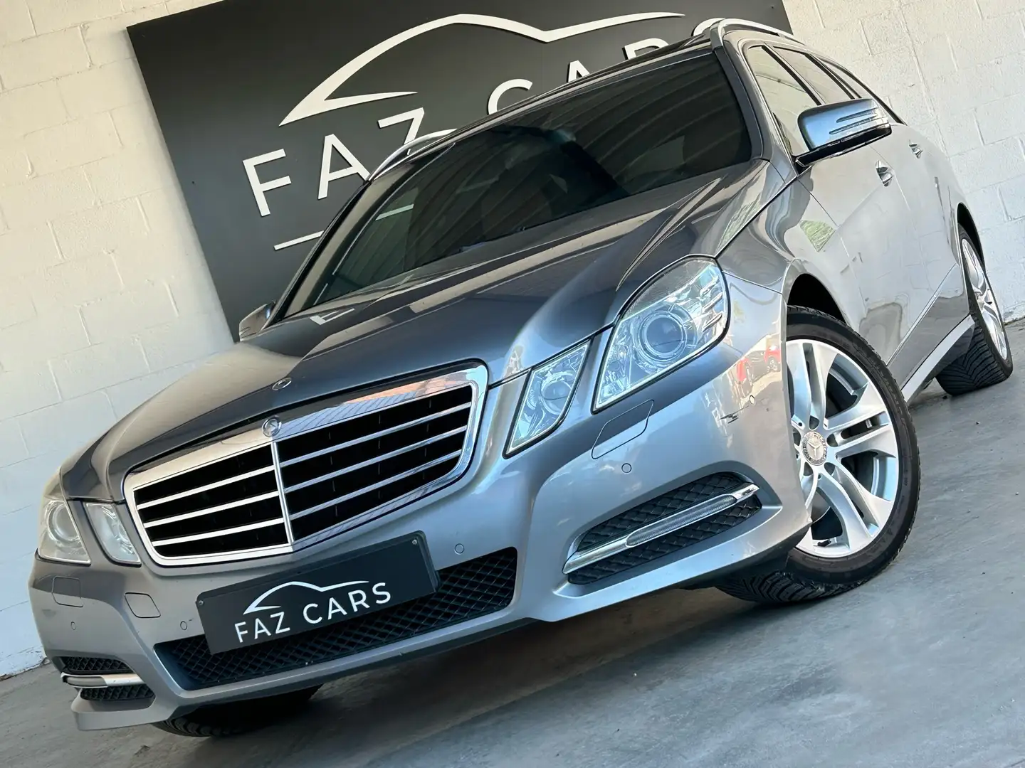 Mercedes-Benz E 300 BlueTEC HYBRID * 1ER PROP + XENON + CUIR + GPS * Grigio - 1