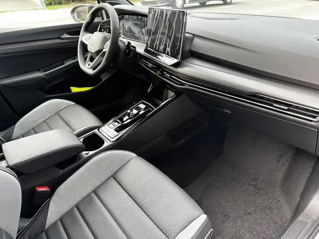 Volkswagen Golf view 2
