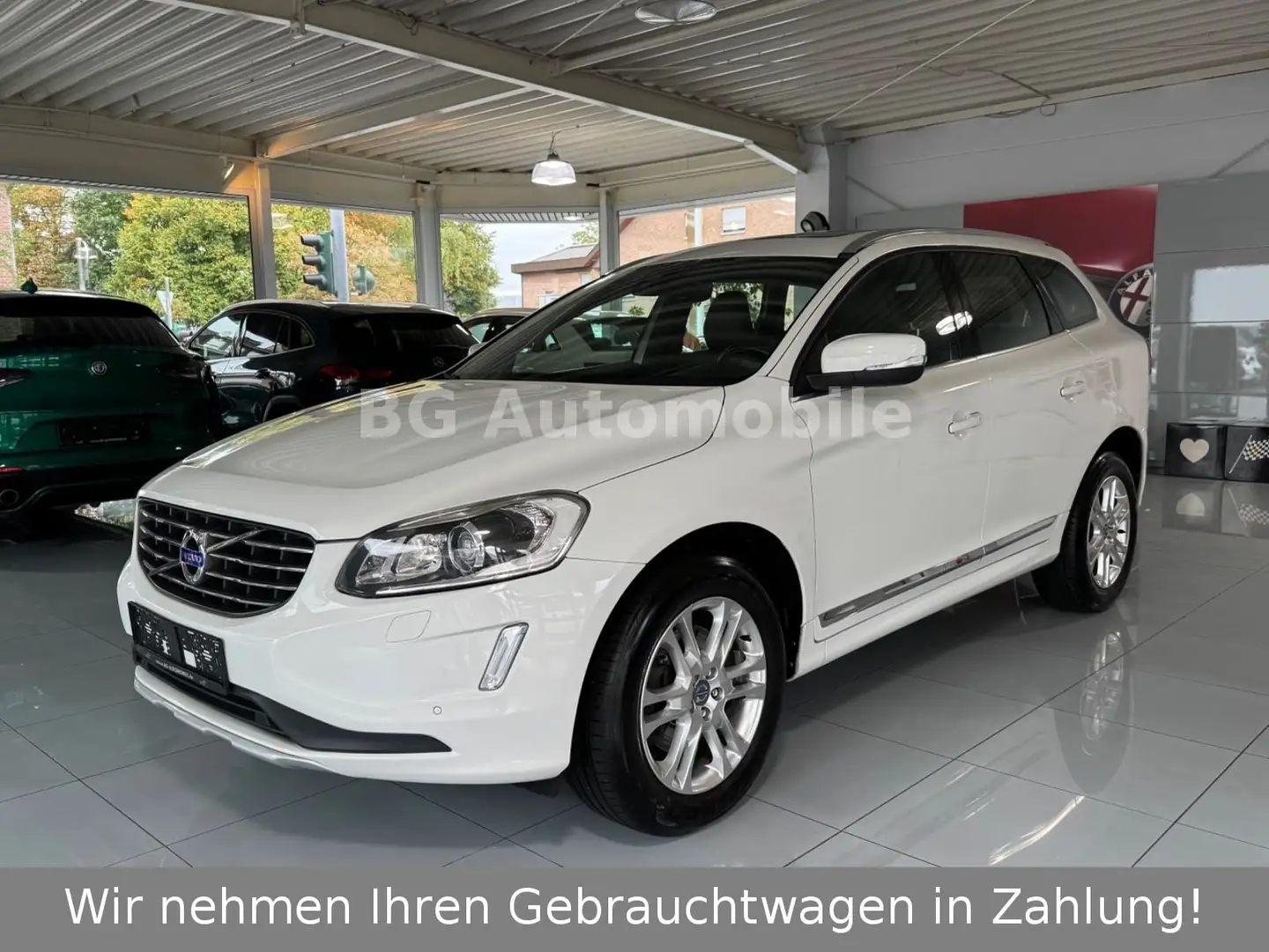 Volvo XC60 2WD*Digital*Automatik*Pano*R-Kamera* Weiß - 1