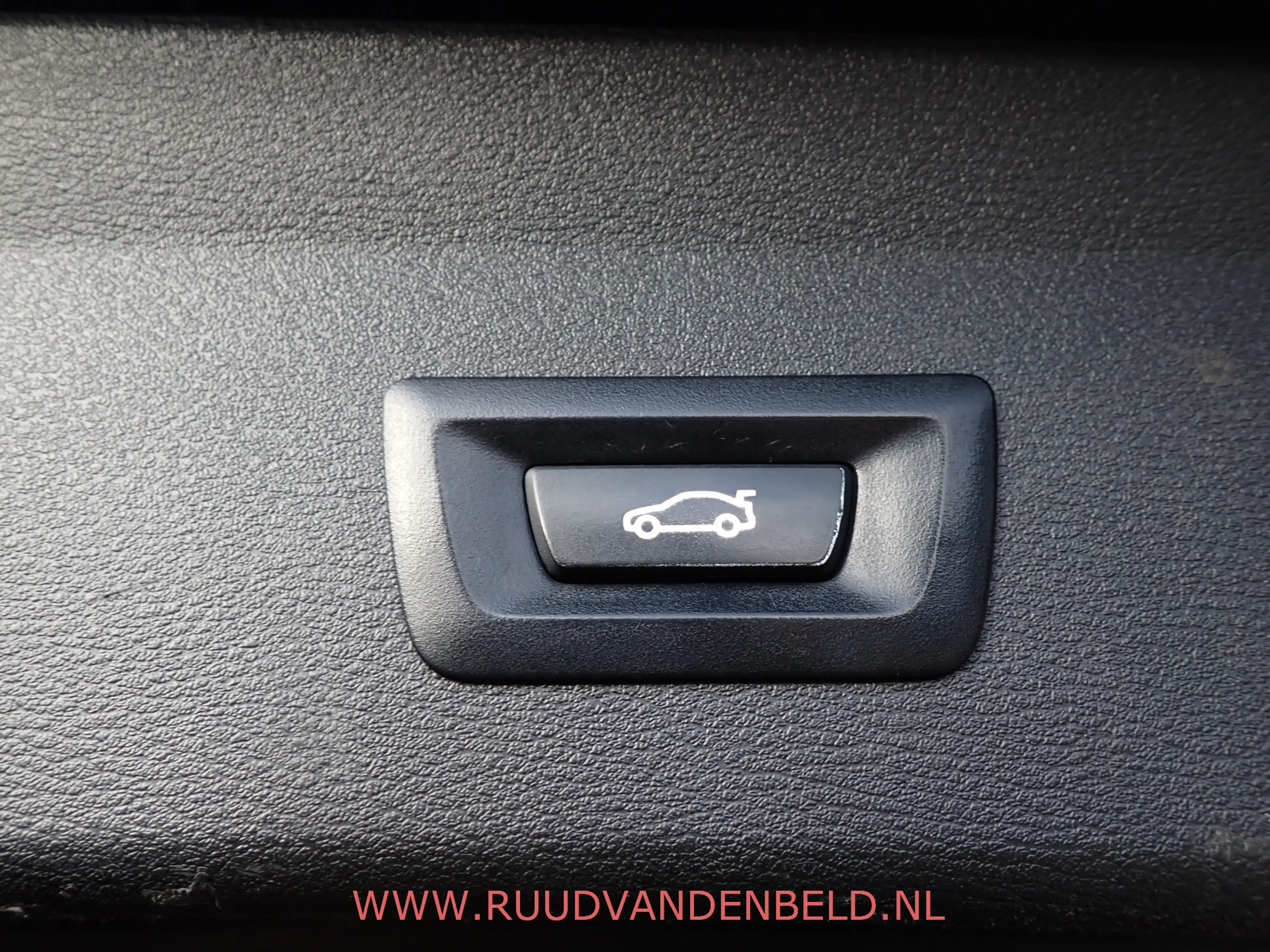 BMW X1 1.8i SPORTLINE CARPLAY / HEADUP / 18'' / SPORTSTOE — photo 33