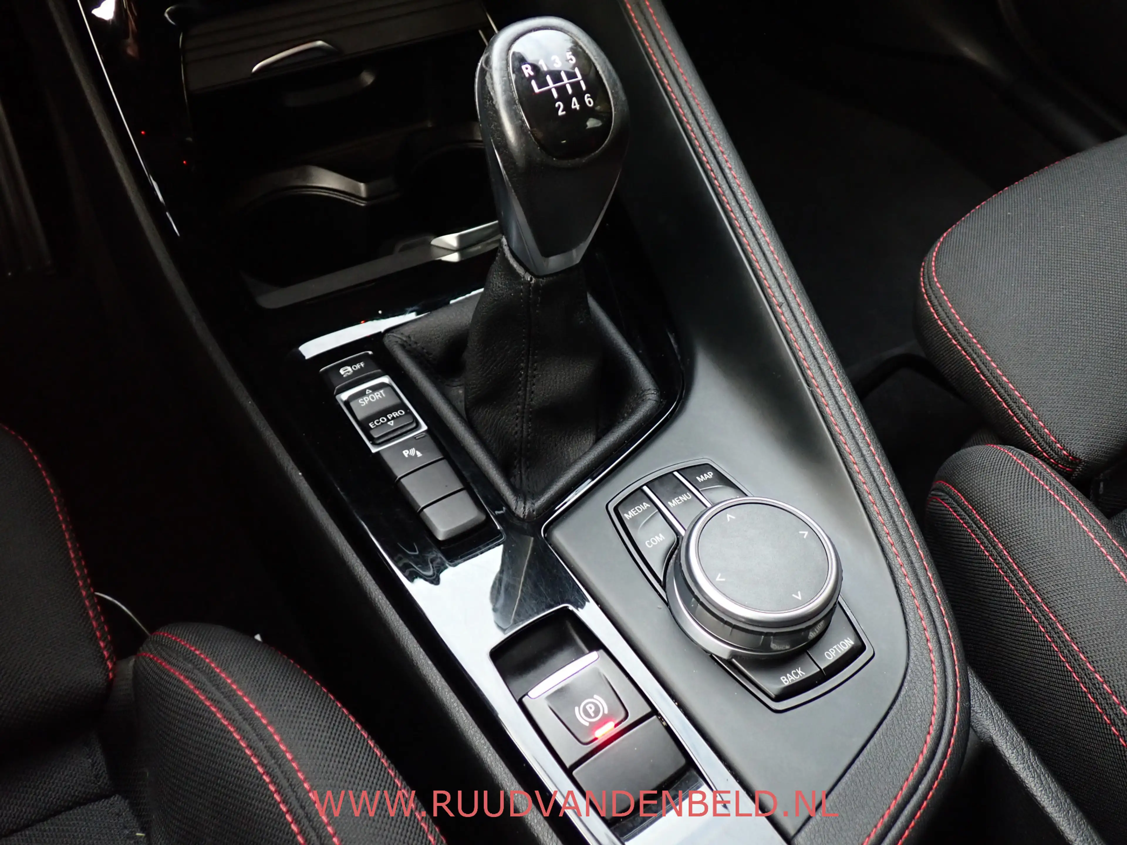 BMW X1 1.8i SPORTLINE CARPLAY / HEADUP / 18'' / SPORTSTOE — photo 11