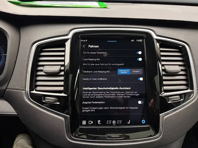 Volvo XC90 view 23