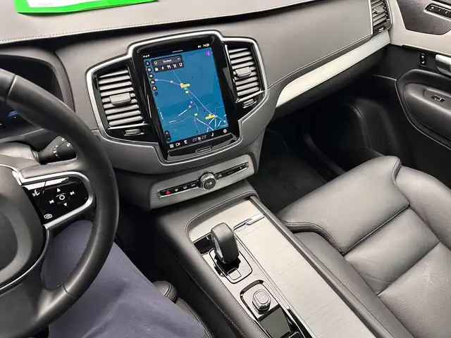 Volvo XC90 view 18