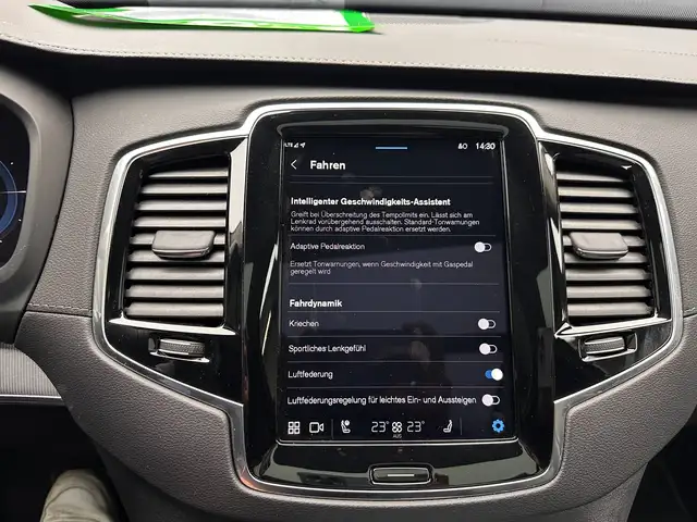 Volvo XC90 view 24