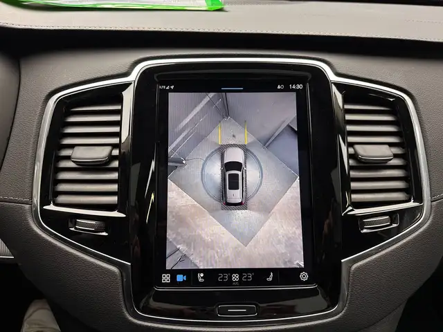 Volvo XC90 view 19