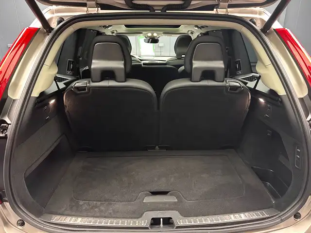 Volvo XC90 view 29