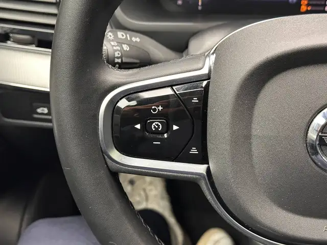 Volvo XC90 view 16