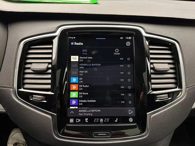 Volvo XC90 view 25