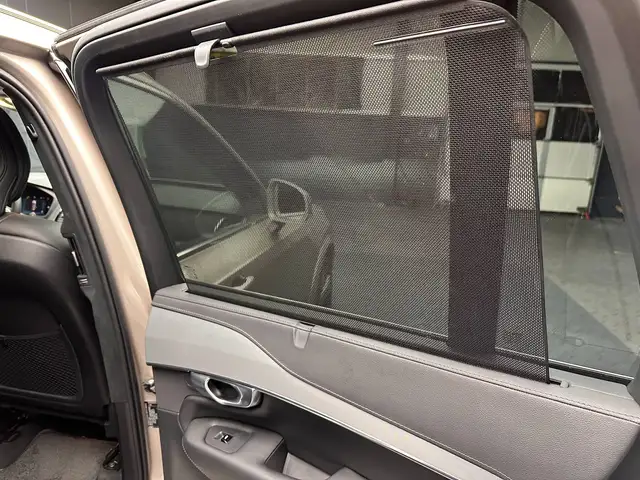 Volvo XC90 view 26