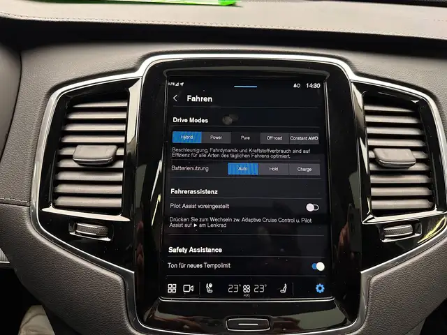Volvo XC90 view 22