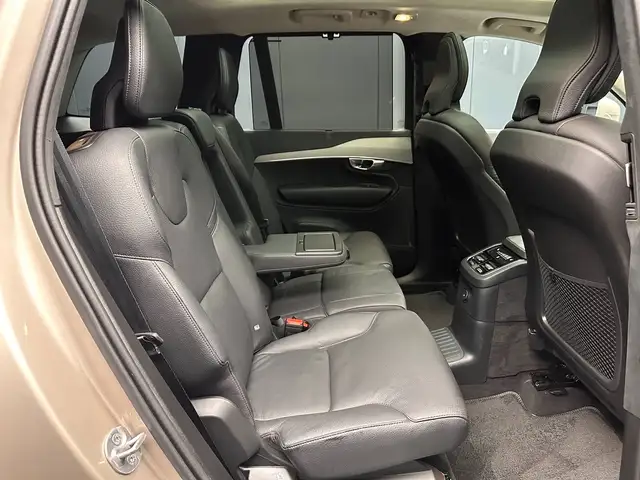 Volvo XC90 view 27
