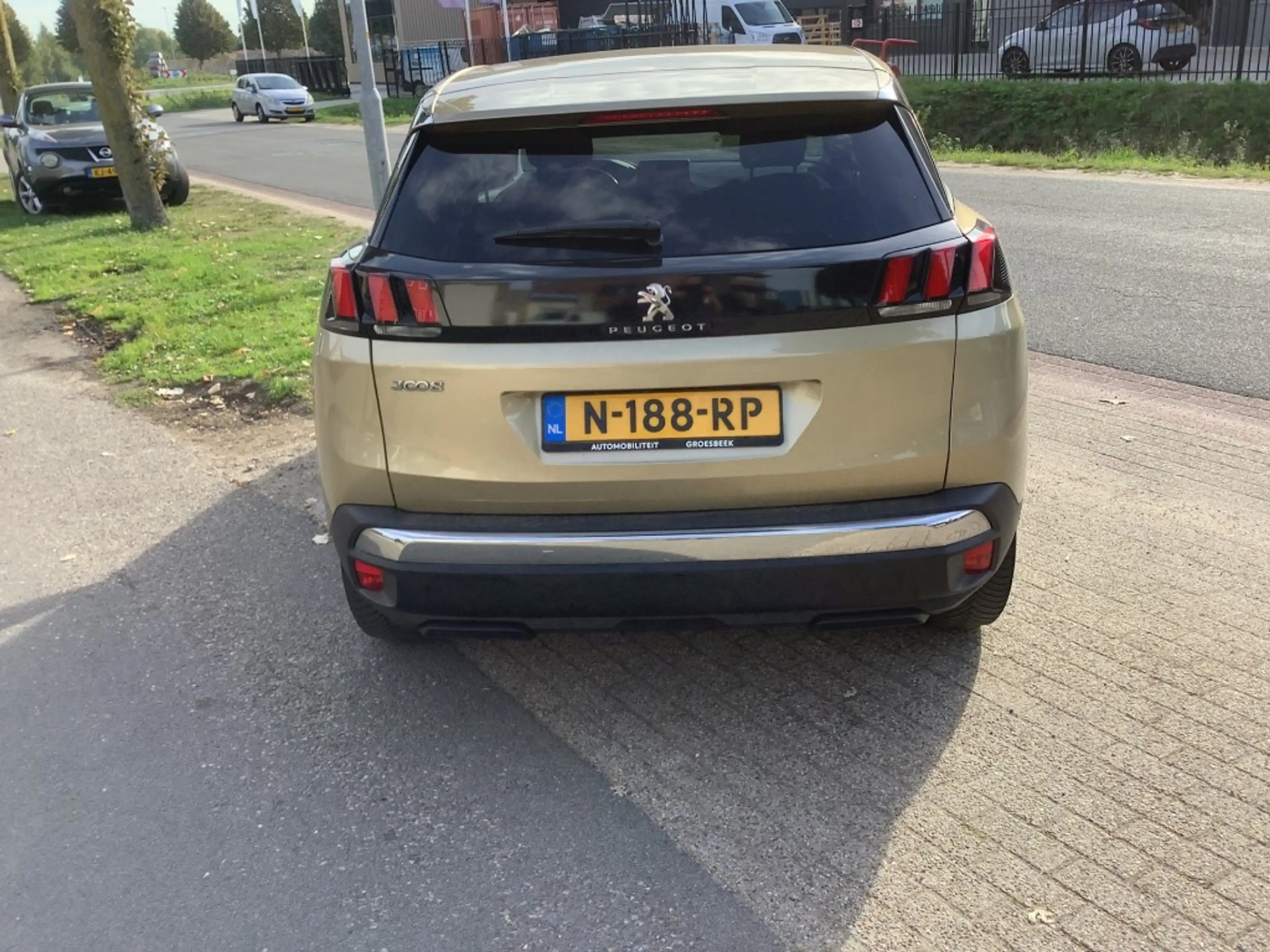 Peugeot 3008 1.2 PURETECH ALLURE Automaat — photo 5