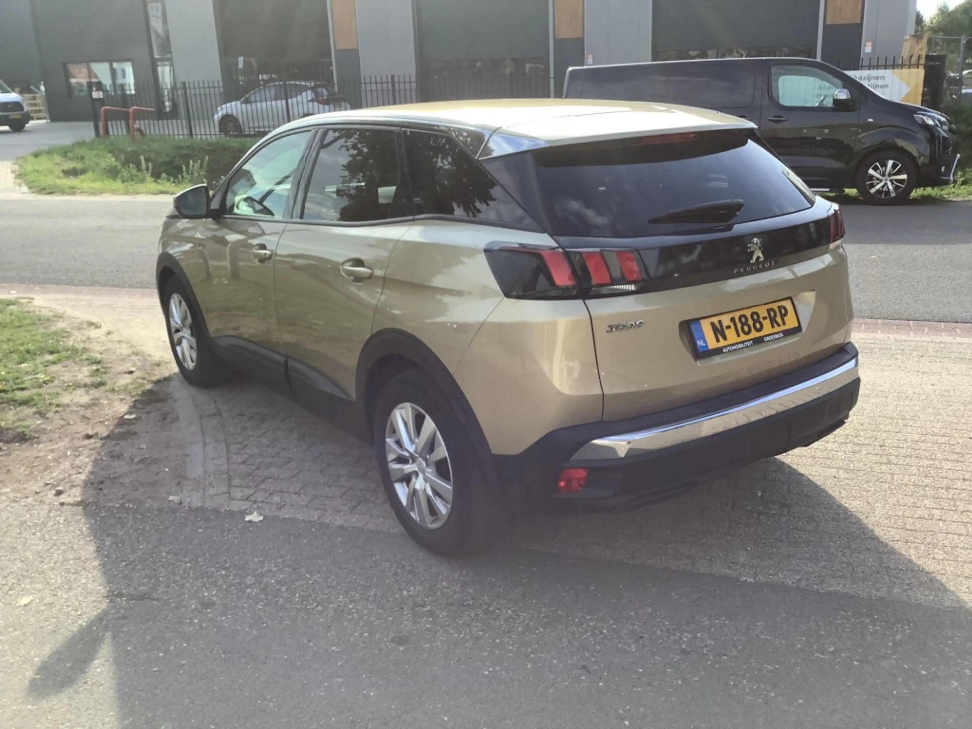 Peugeot 3008 1.2 PURETECH ALLURE Automaat — photo 4