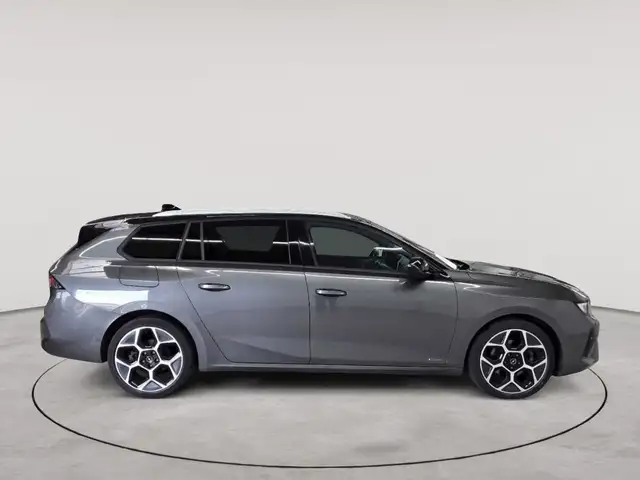 Opel Astra view 3