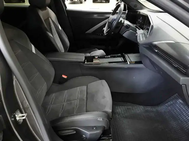 Opel Astra view 8