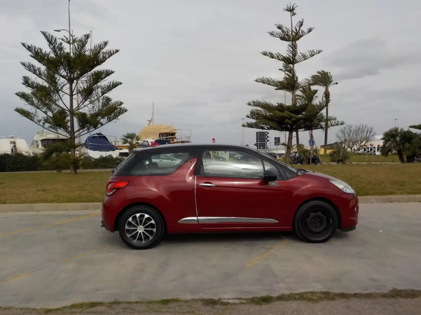 DS Automobiles DS 3 DS 3 1.4 VTi 95 Chic Rot - 2