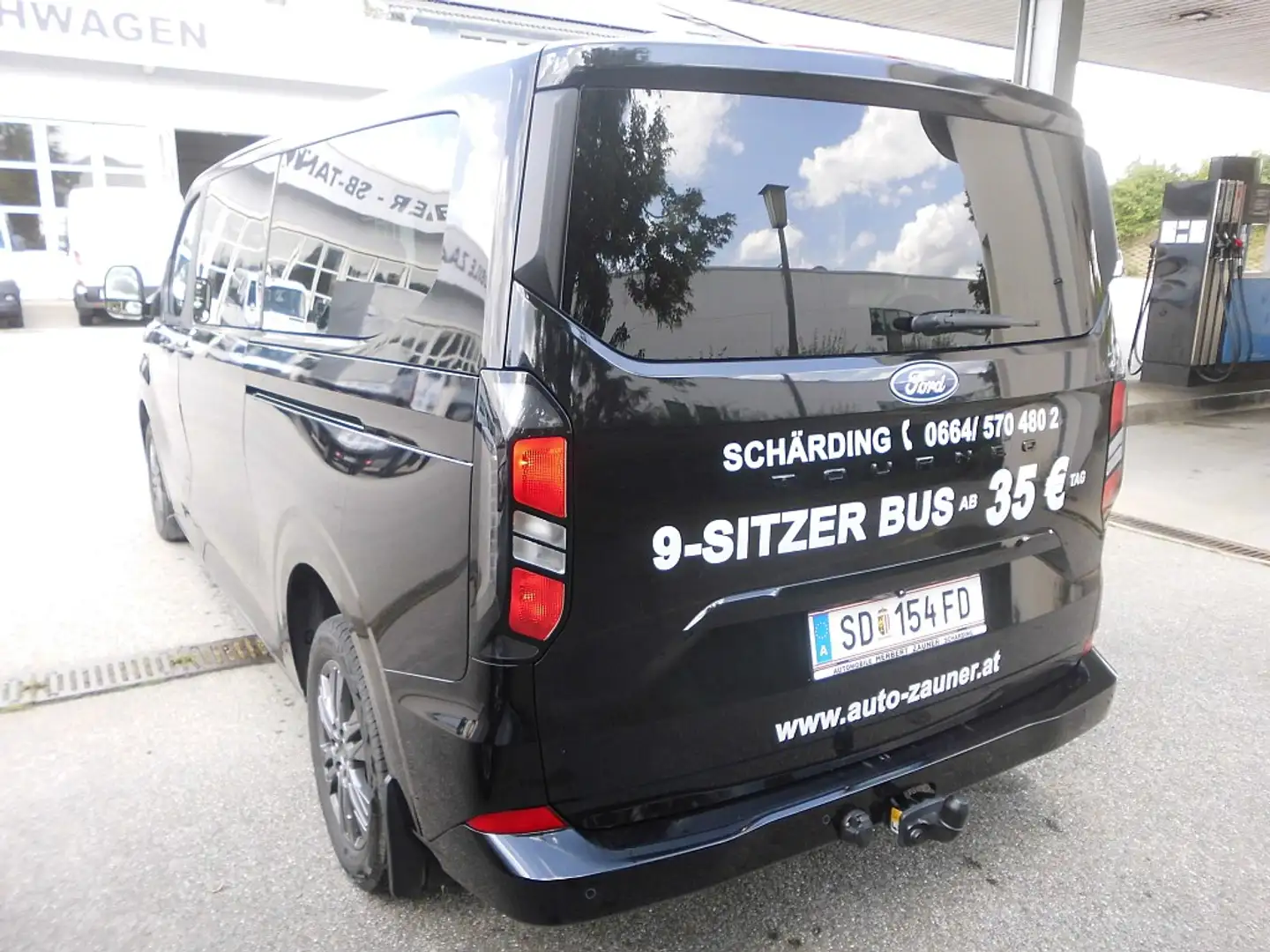 Ford Tourneo Custom Bus 2,0 EcoBlue 320 L2H1 FWD Titanium Schwarz - 2