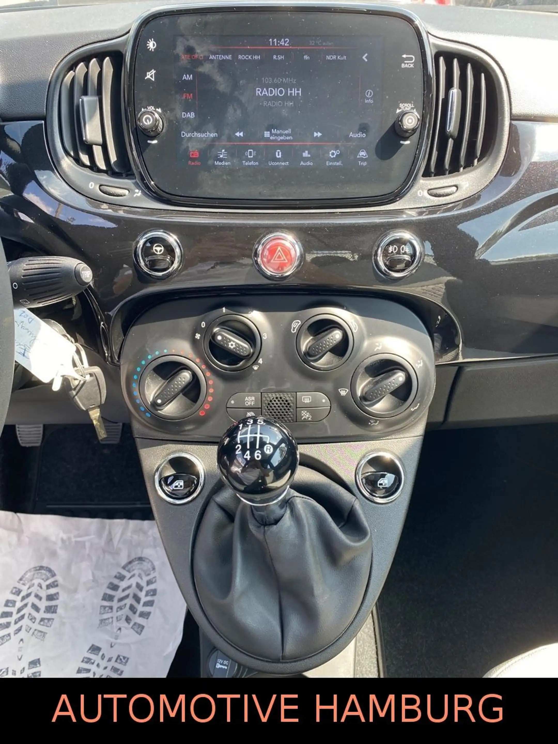 Fiat 500 *DOLCEVITA *Leder*NAVI*PDC*CarPlay*Panorama — photo 9