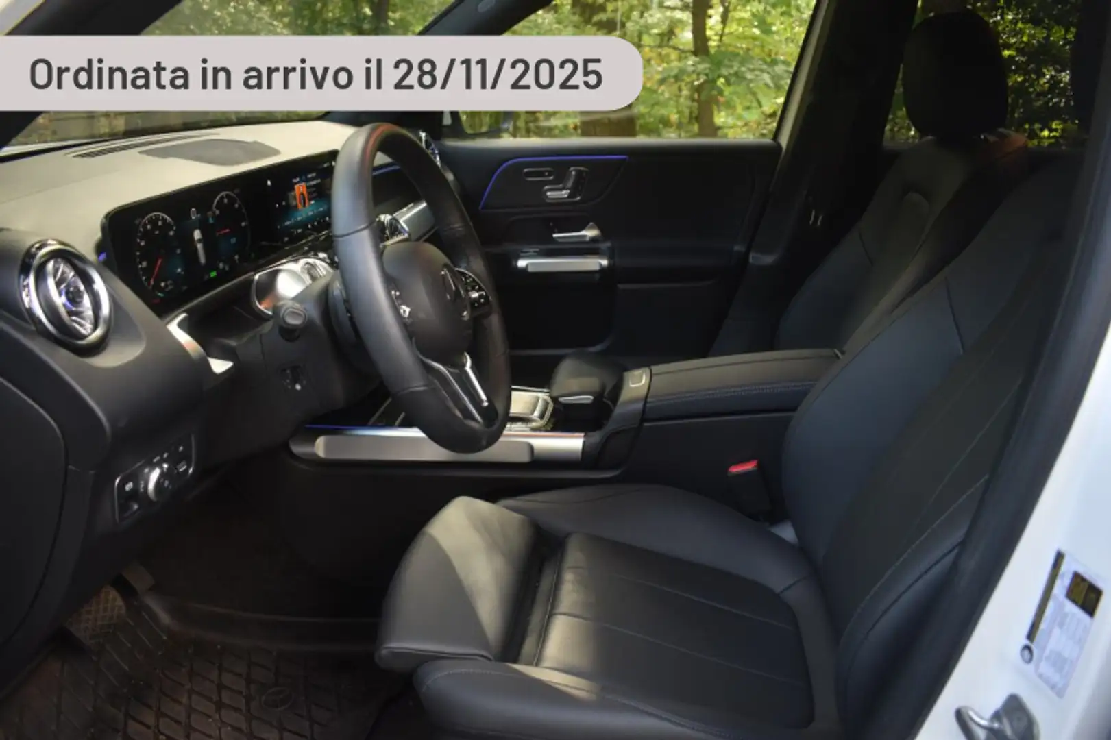 Mercedes-Benz EQB 350 350 4Matic AMG Line Premium Stříbrná - 1