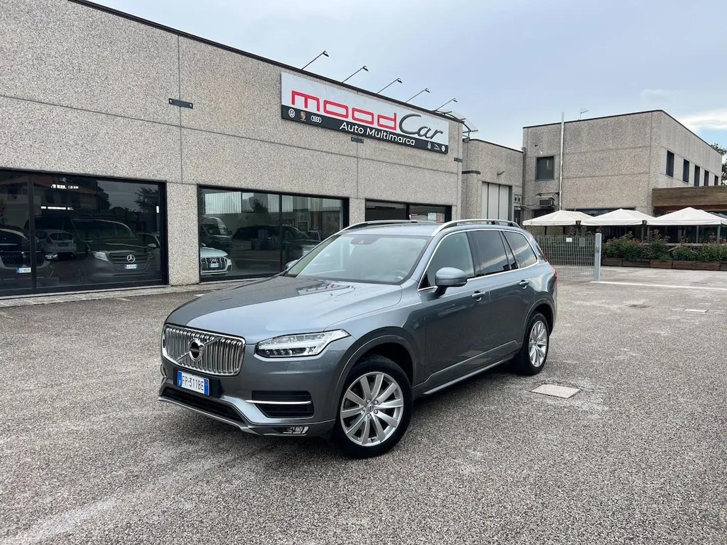 Volvo XC90 2.0 d5 Momentum awd 235cv geartronic - IVA ESPOSTA Grigio - 1