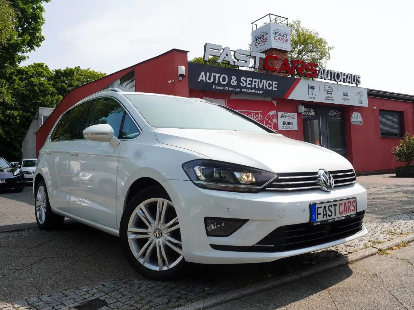 Volkswagen Golf Sportsvan VII Highline BMT PANORAMA ACC PDC Wit - 1