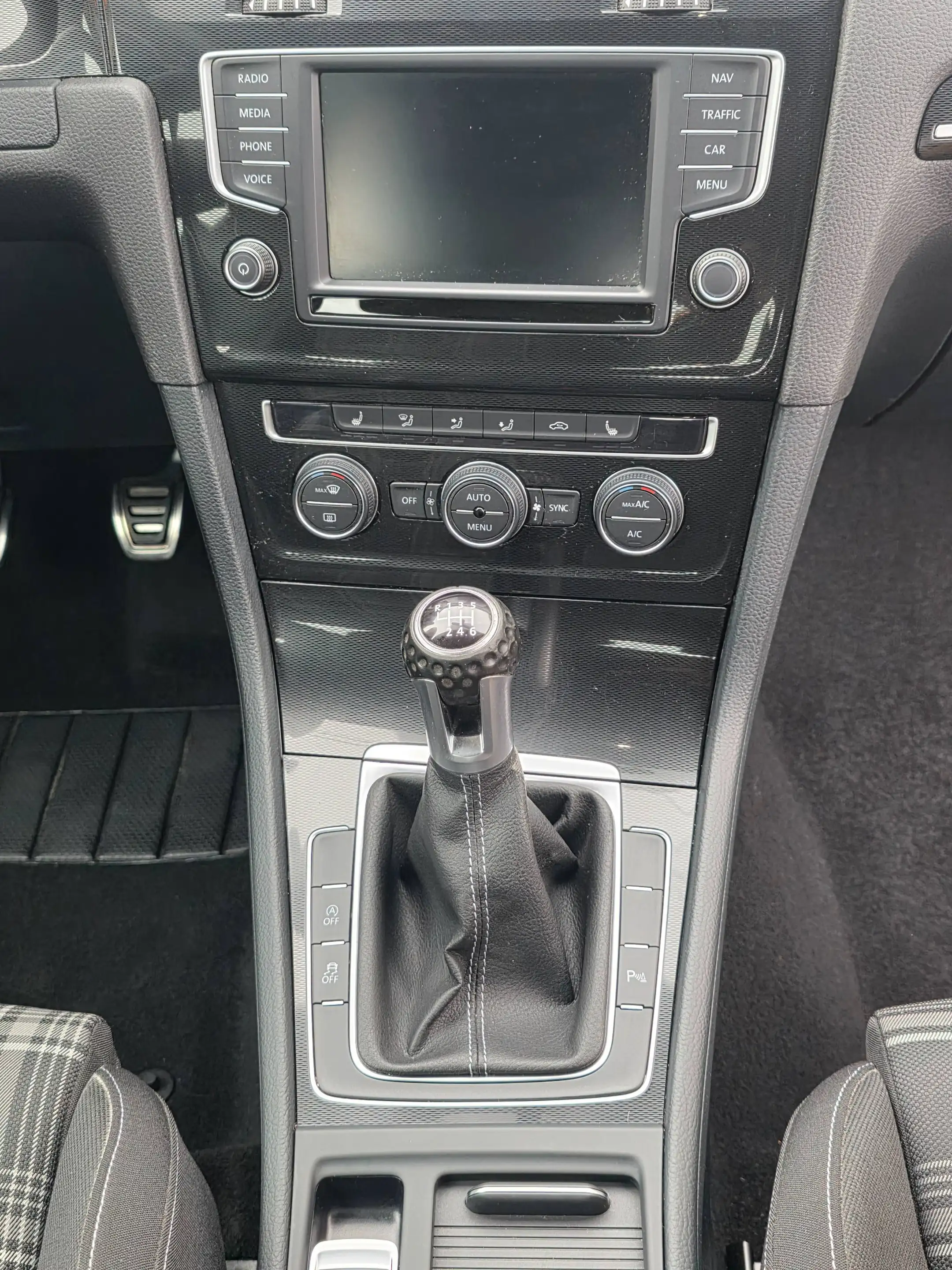 Volkswagen Golf GTD GTD BMT 2.0 TDI Top Gepflegt 1. Hand / Navi / Xenon/ 19 Zoll — photo 13