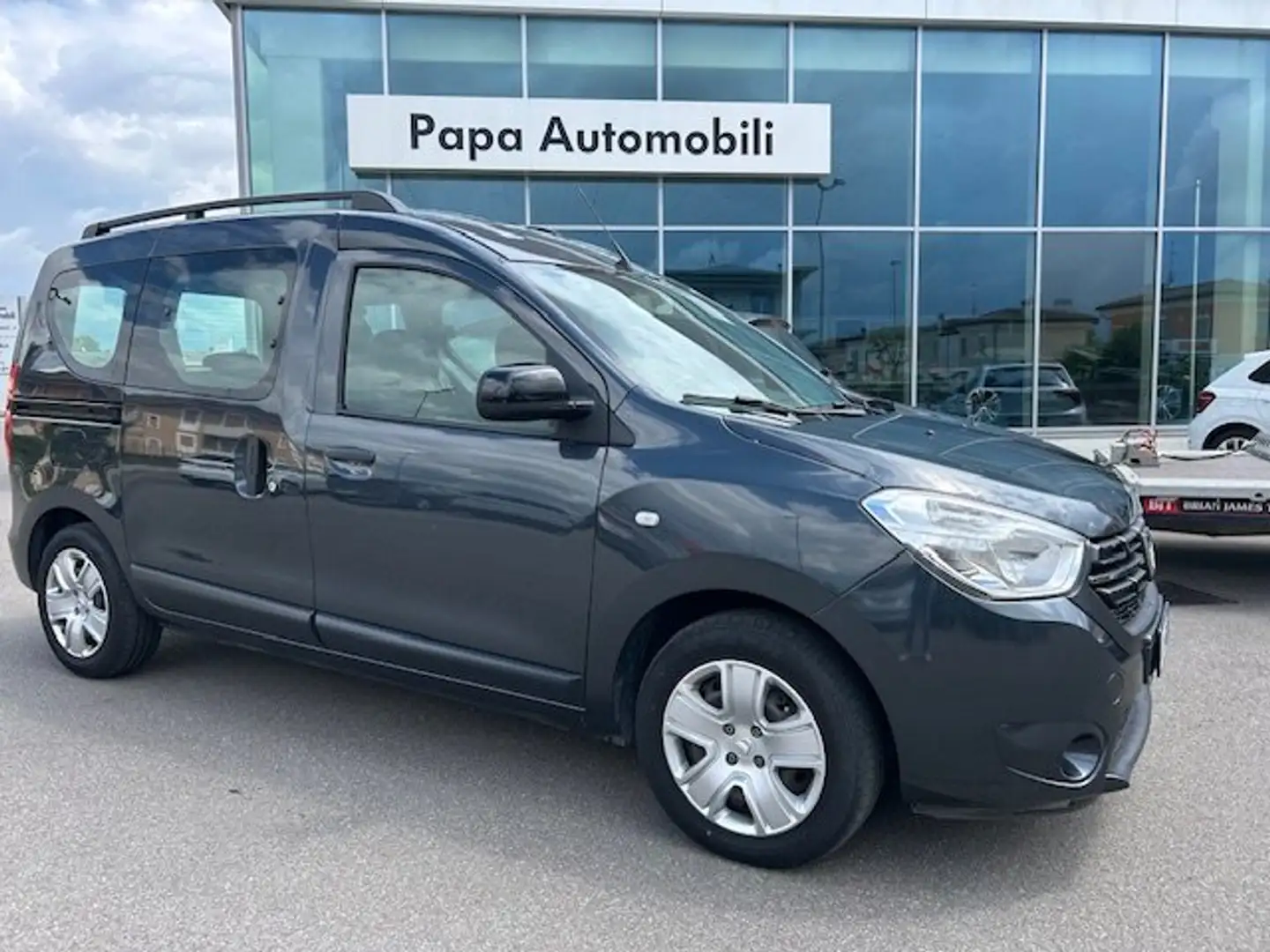 Dacia Dokker 1.5 blue dci EURO 6D TEMP Grijs - 1