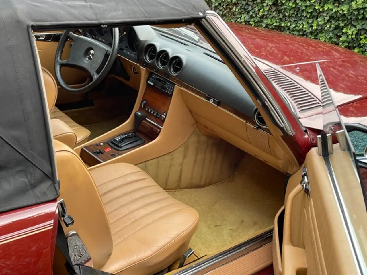 Mercedes-Benz SL 380 R107 Roadster Orient red /Leather light brown, foto 6