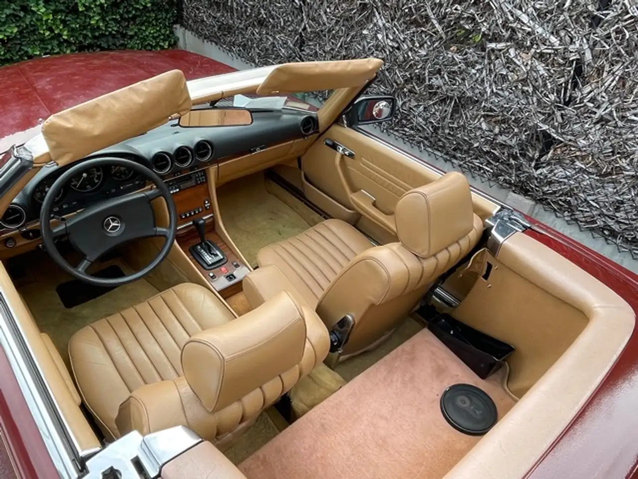 Mercedes-Benz SL 380 R107 Roadster Orient red /Leather light brown, foto 3