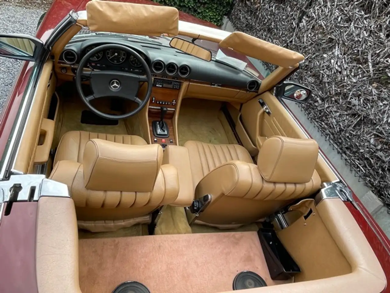 Mercedes-Benz SL 380 R107 Roadster Orient red /Leather light brown, foto 4