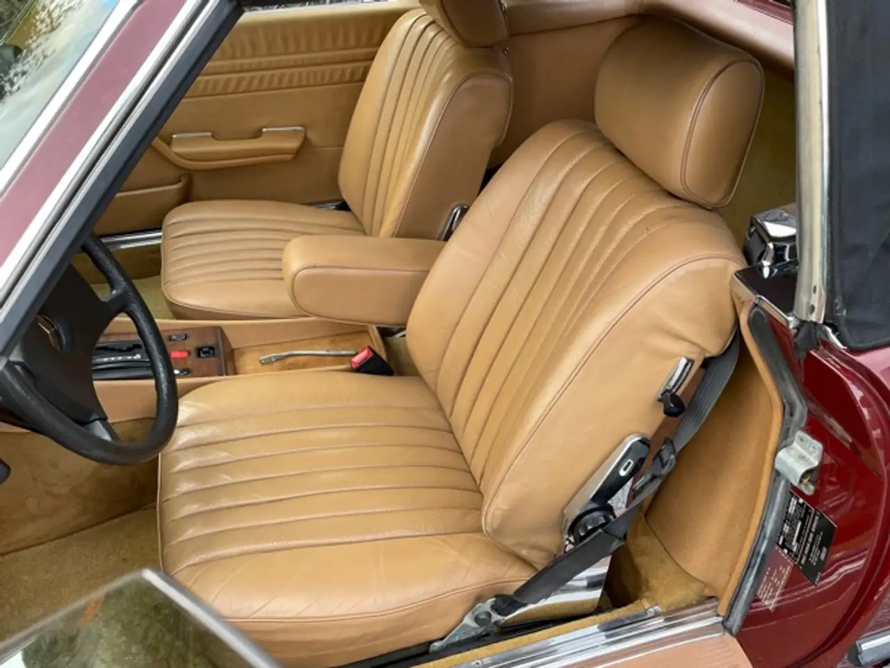 Mercedes-Benz SL 380 R107 Roadster Orient red /Leather light brown, foto 7