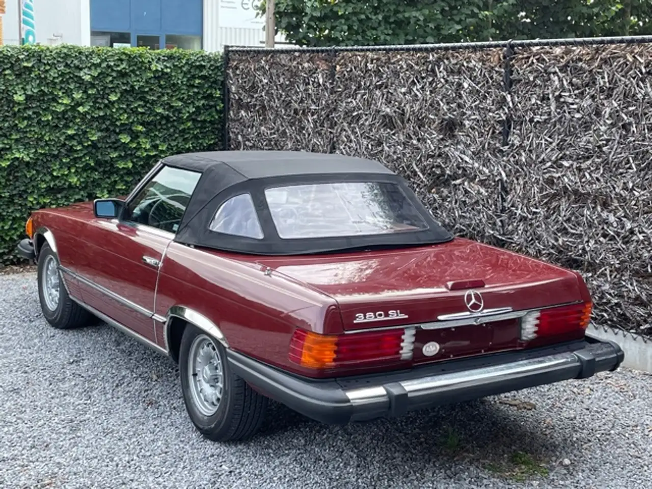 Mercedes-Benz SL 380 R107 Roadster Orient red /Leather light brown, foto 9
