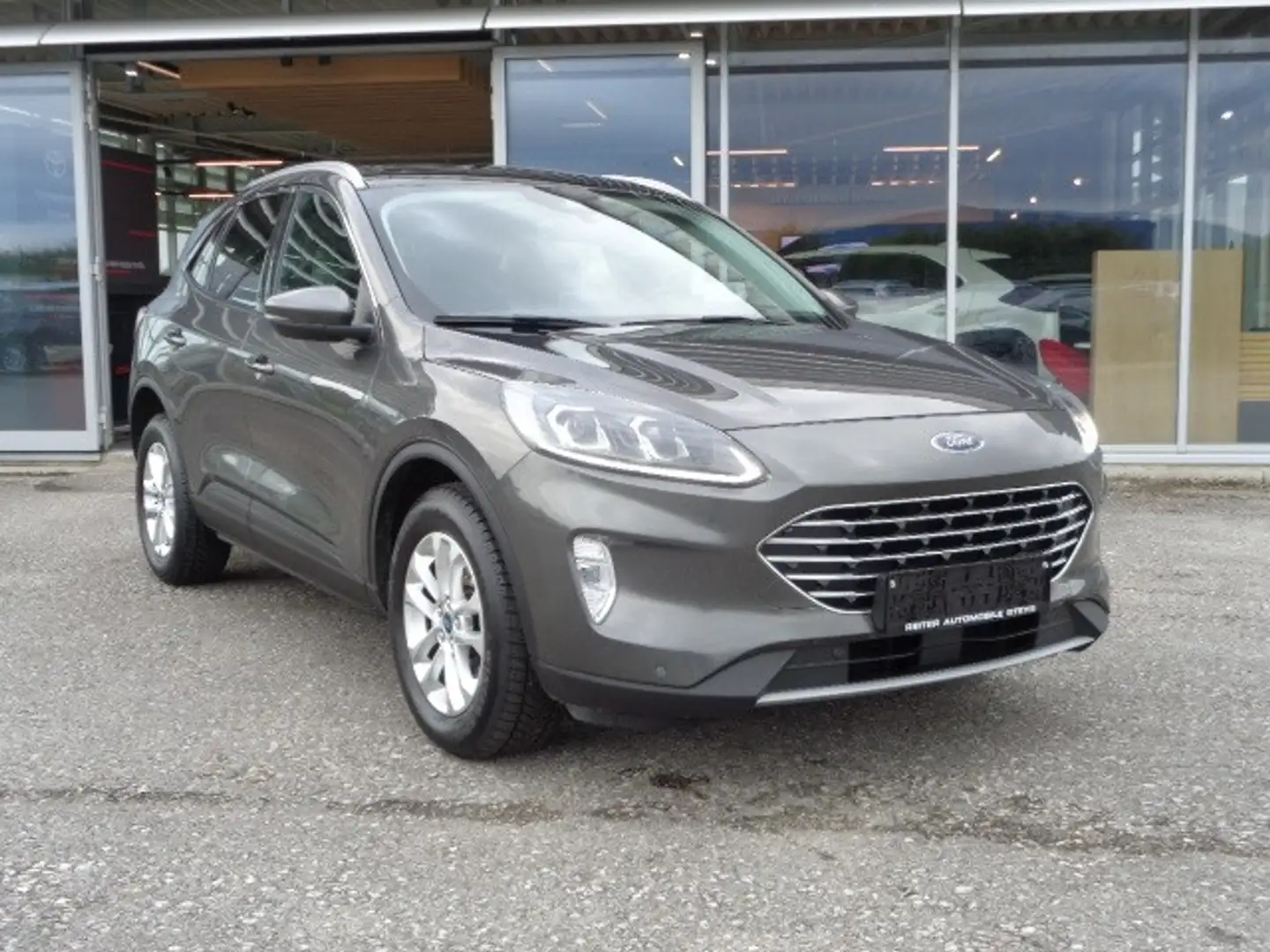 Ford Kuga 2,0 TDCi Titanium Aut. *LED *NAVI * Head up Dis... Grau - 1