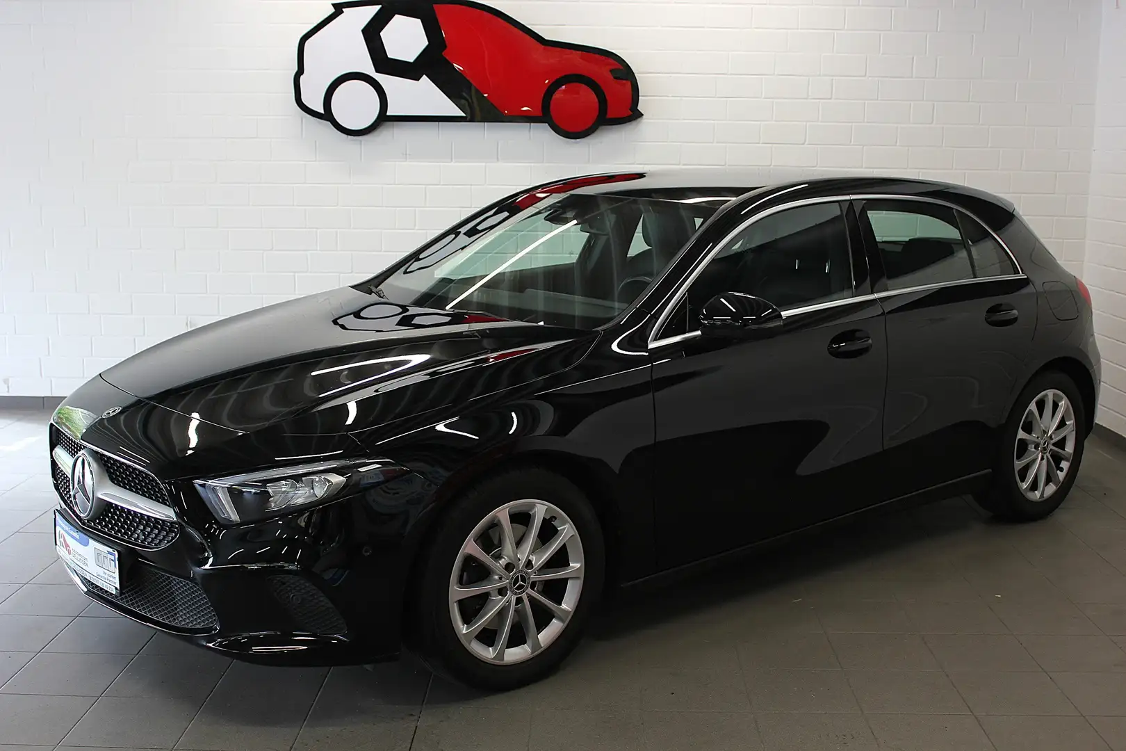 Mercedes-Benz A 200 1,3 Ltr. Progressive Rfk LED Virtual Tempom Klima Schwarz - 1