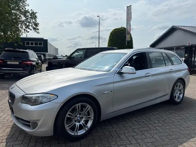 BMW 5 Series view 8