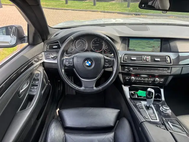 BMW 5 Series view 9