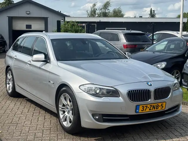 BMW 5 Series view 3