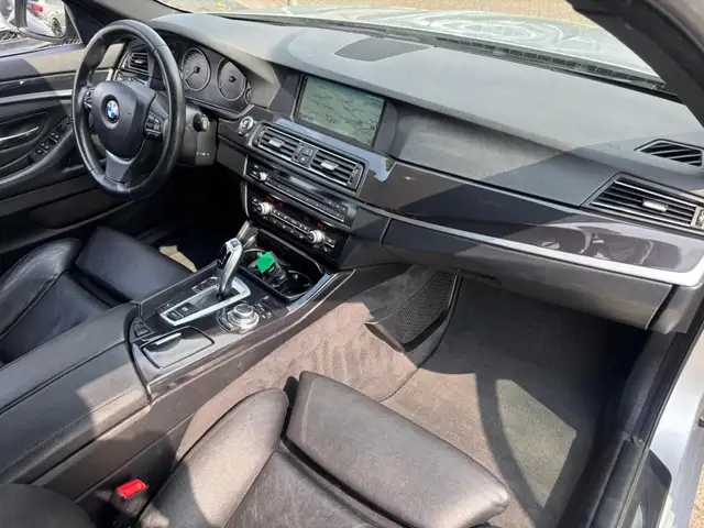BMW 5 Series view 13