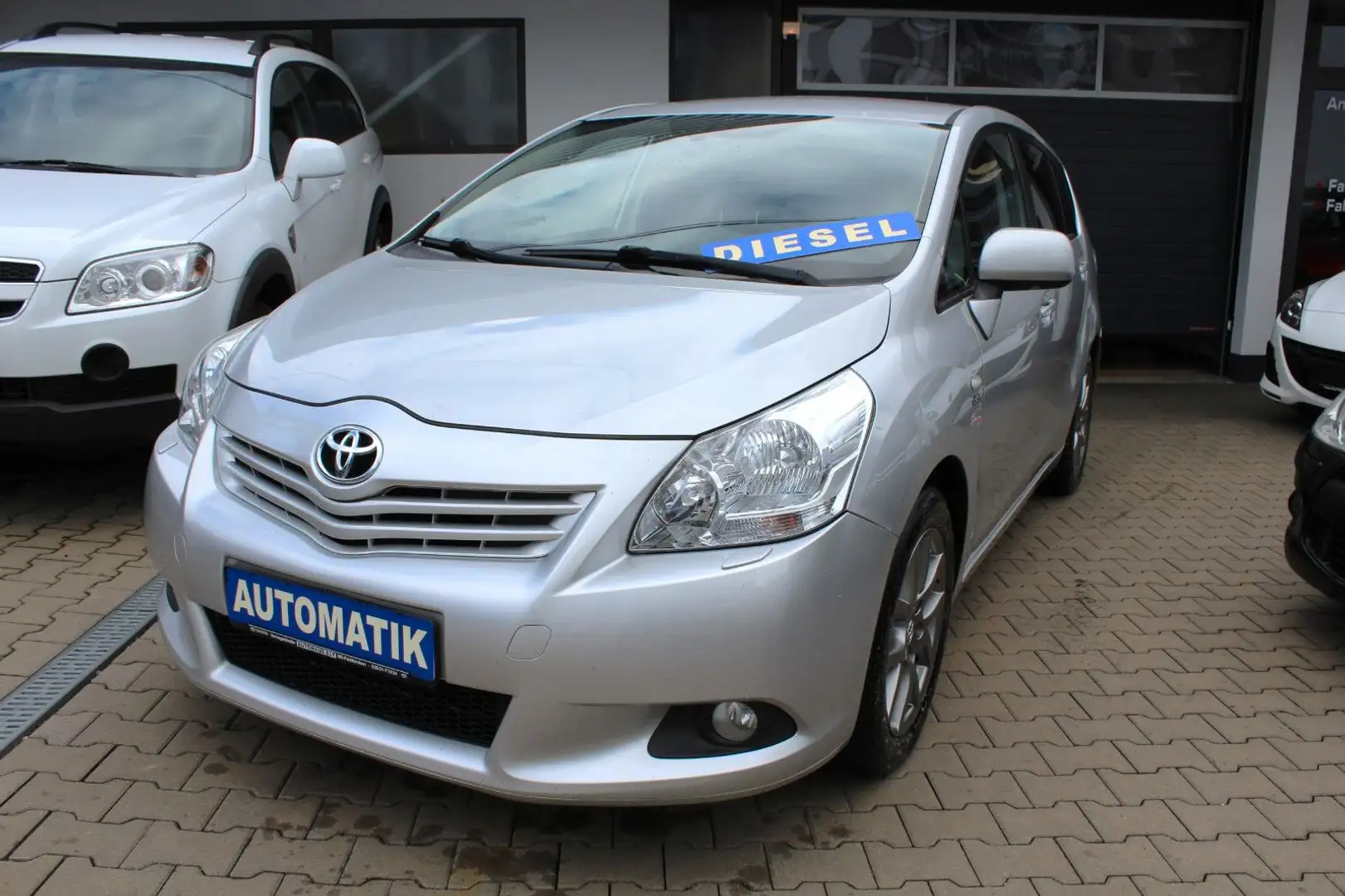 Toyota Verso Executive 1.Hand Automatik 7 Sitzer Silber - 1