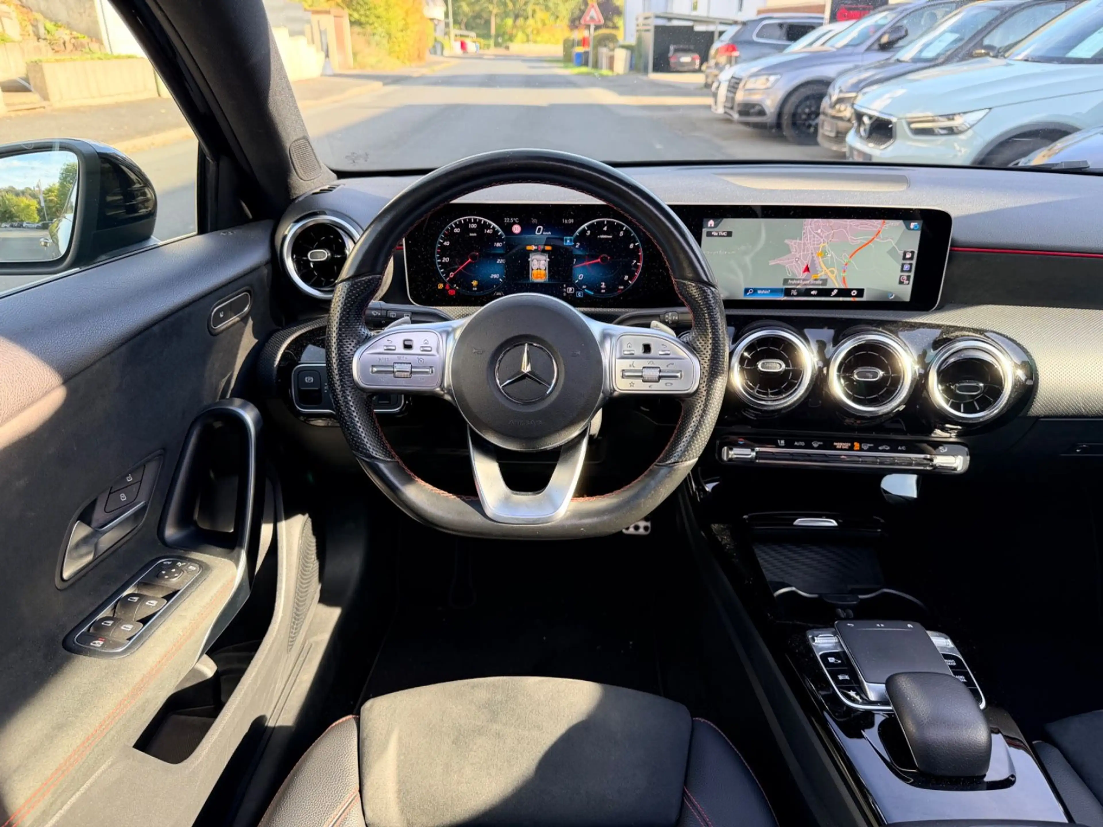 Mercedes-Benz A 200 AMG Line Autom/Pano/LED Perfor./Night-Pak. — photo 12